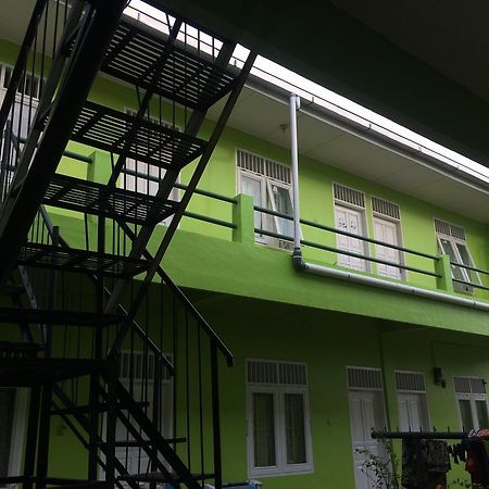 Griya 24 Homestay Медан Экстерьер фото